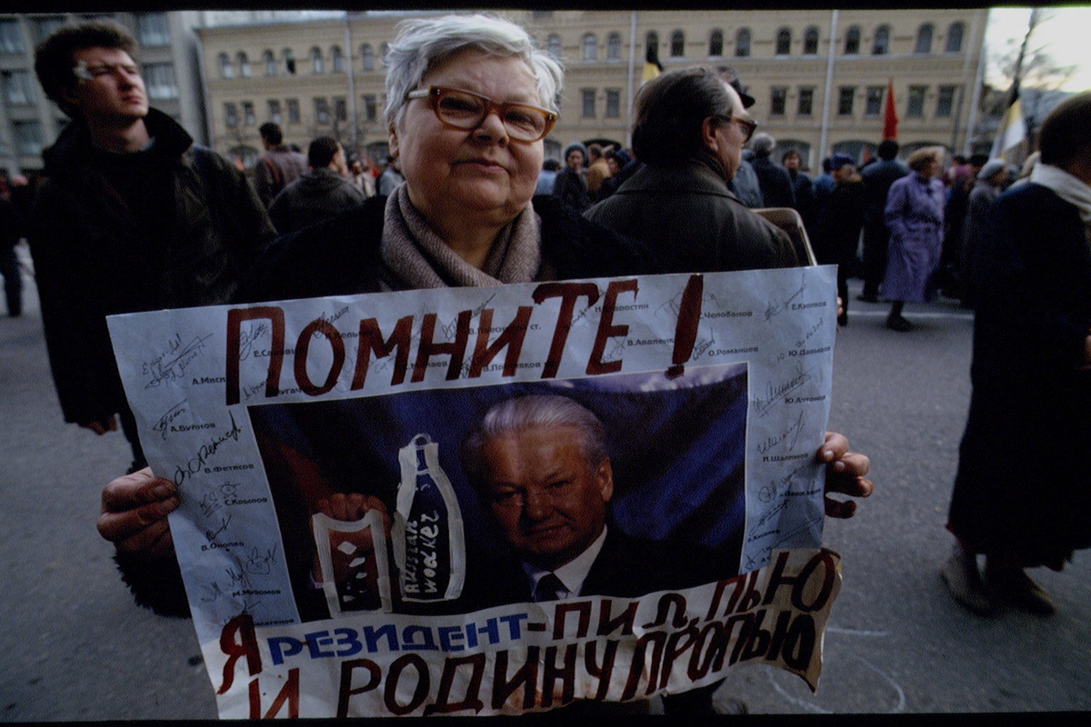1993 год словами. Против Ельцина 1993. Протесты против Ельцина 1993. Митинг за Ельцина 1993. Протесты в Москве 90е.