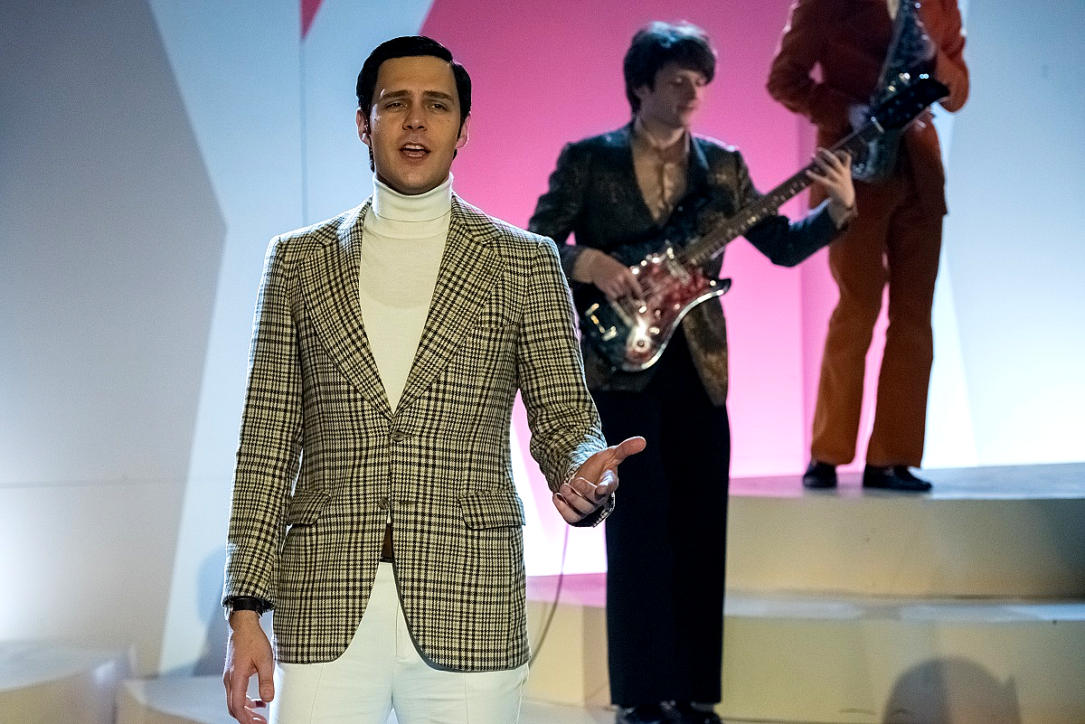 Милош Бикович в роли Муслима Магомаева. Фото: www.kino-teatr.ru