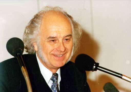 Георгий Лозанов — болгарский педагог и психолог, разработавший в 1960-е годы        метод суггестопедии.