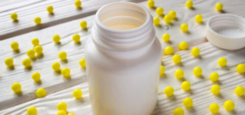 У человека нет возможности синтеза и запаса витамина С, он должен получать его извне ежедневно