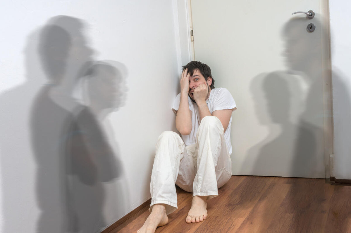 Мы привыкли думать, что все вокруг почти одинаково ощущают реальность. Однако это отнюдь не так. Мозг человека способен сам создавать иллюзии. Во-вторых, к нарушениям восприятия окружающего мира и себя — агнозиям — могут приводить черепно-мозговые травмы, сотрясение мозга, инсульт, а также психические расстройства. 