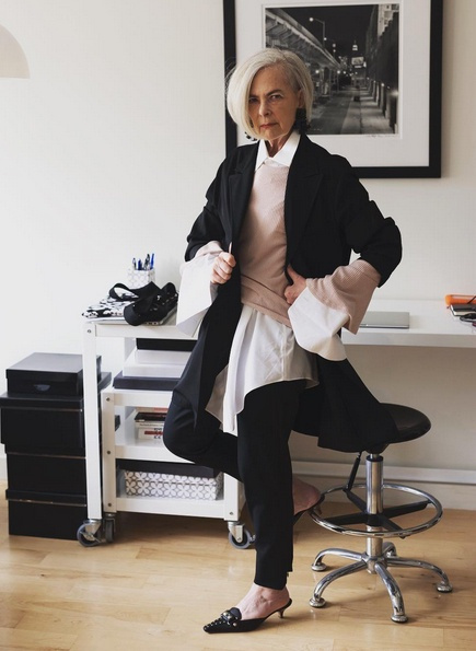 Лин Слейтер  (63 лет)  профессор социологии в Нью-Йорке . Стала моделью после 60-ти совершенно случайно