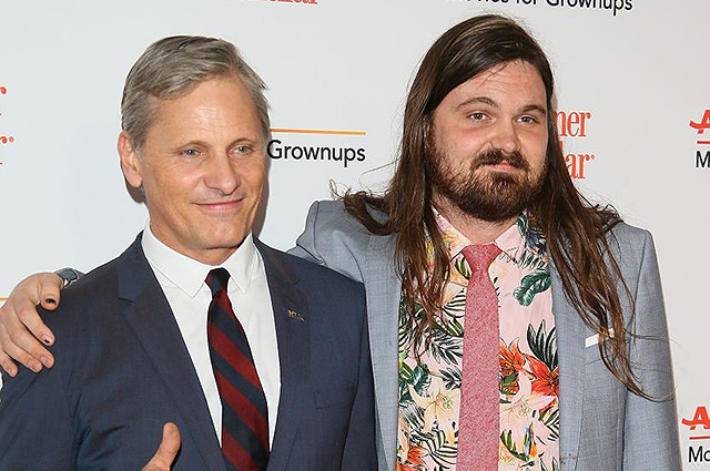 Вигго с сыном Генри на вручение премии 2019