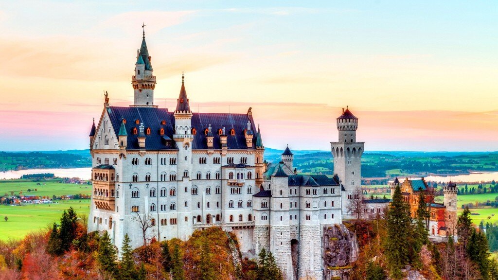 Замок Нойшванштайн. Источник фото: https://wallscloud.net/wallpaper/architecture/neuschwanstein-castle-germany/Wnno