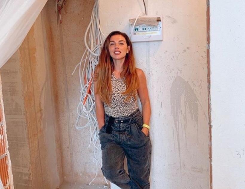 Анна в своей собственной квартире