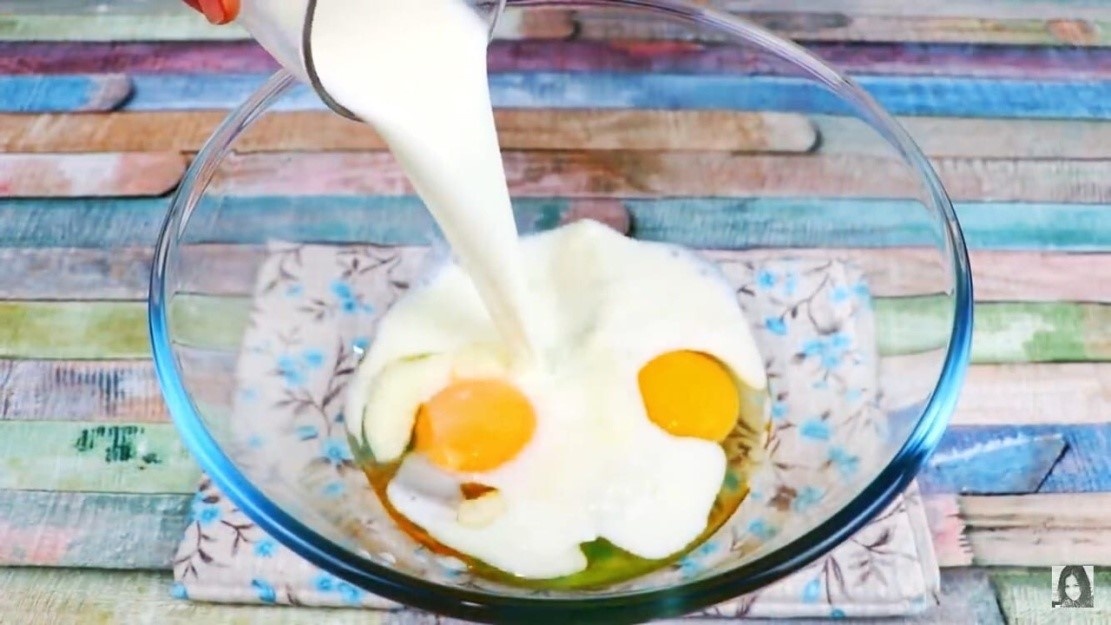 Добавляем сухую смесь и перемешиваем