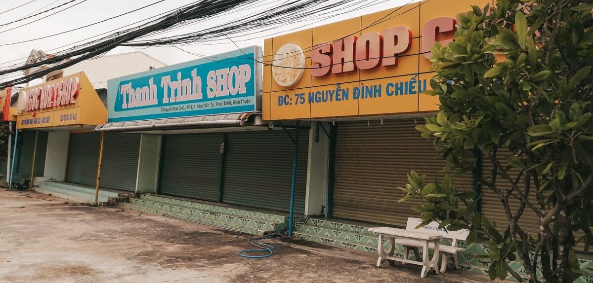 Туристов нет, большинство магазинов и аптек закрыты...