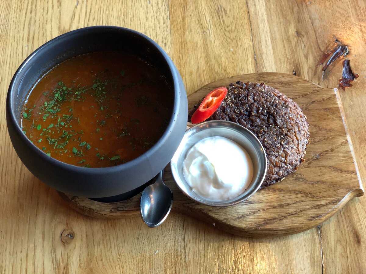 Хотя такой суп из ресторана «Матрёшки» не полюбить невозможно😻 Валаамские щи.