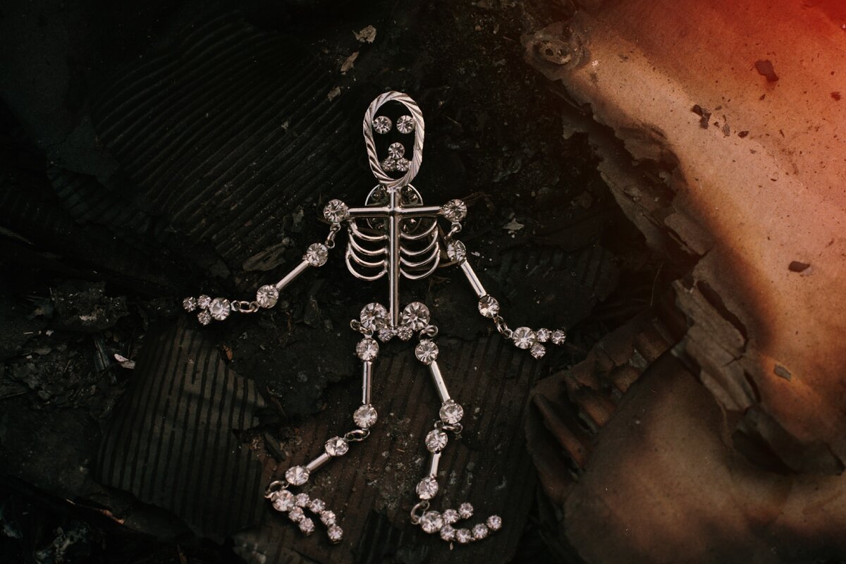 Пин со стразами из моей коллекции, куплен на Тишинке, 90-е годы, США