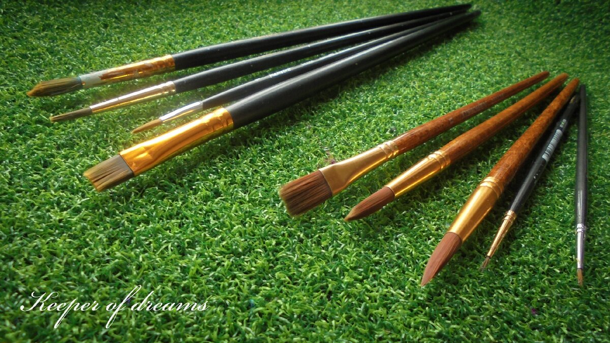 Кисти с длинной и короткой рукой для сравнения