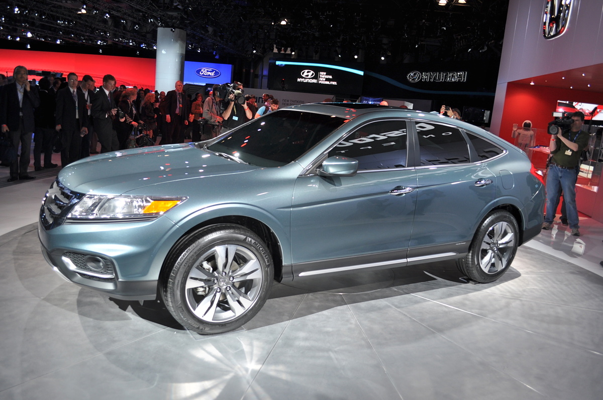 https://images.hgmsites.net/hug/2013-honda-crosstour_100387541_h.jpg