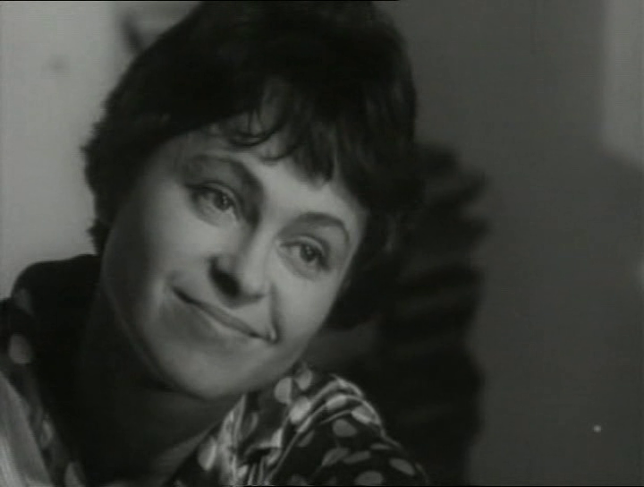 Кира Муратова в роли Свиридовой.