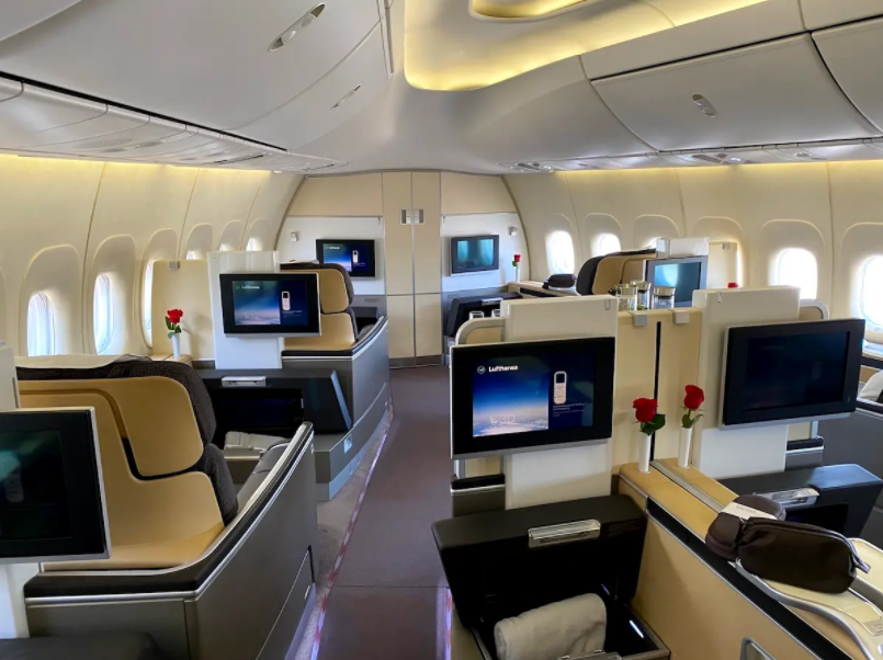 Первый класс Lufthansa Boeing 747-8. Фото: Lufthansa