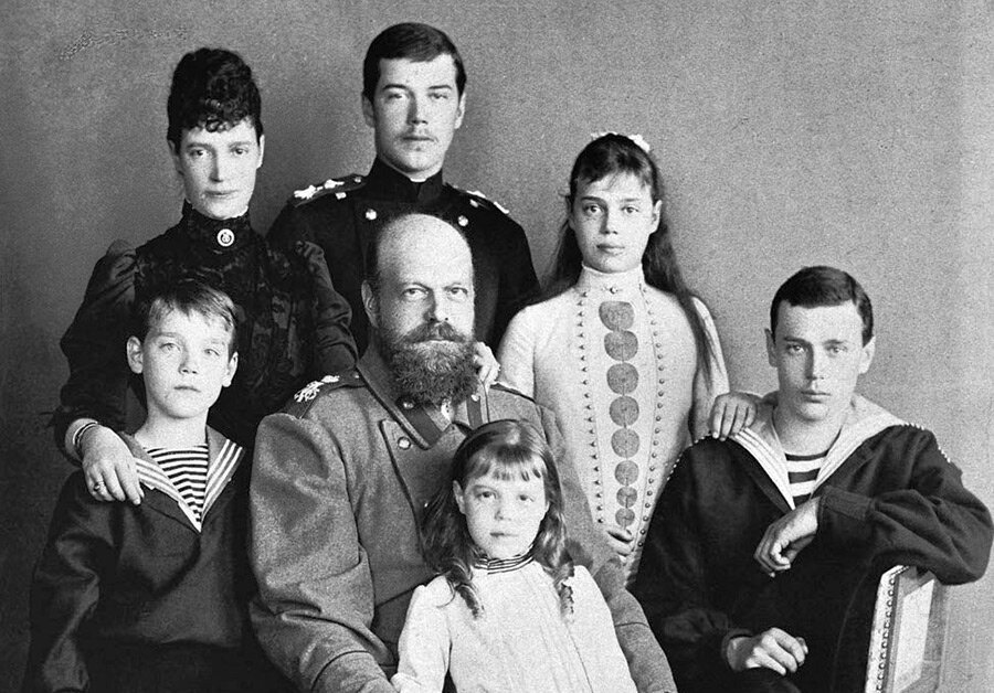 Александр III с семьей