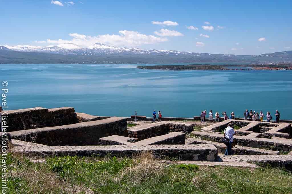 Очередной день, очередные приключения в Армении. На этот день запланирована поездка сначала на озеро Севан, к монастырю Севанаванк, а уже оттуда в Дилижан.
