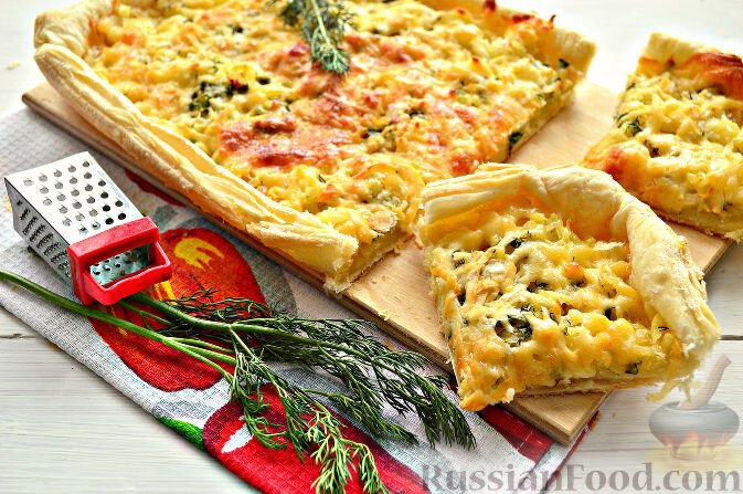 тесто слоеное, картофель отварной, сыр твёрдый, зелень, масло растительное, мука