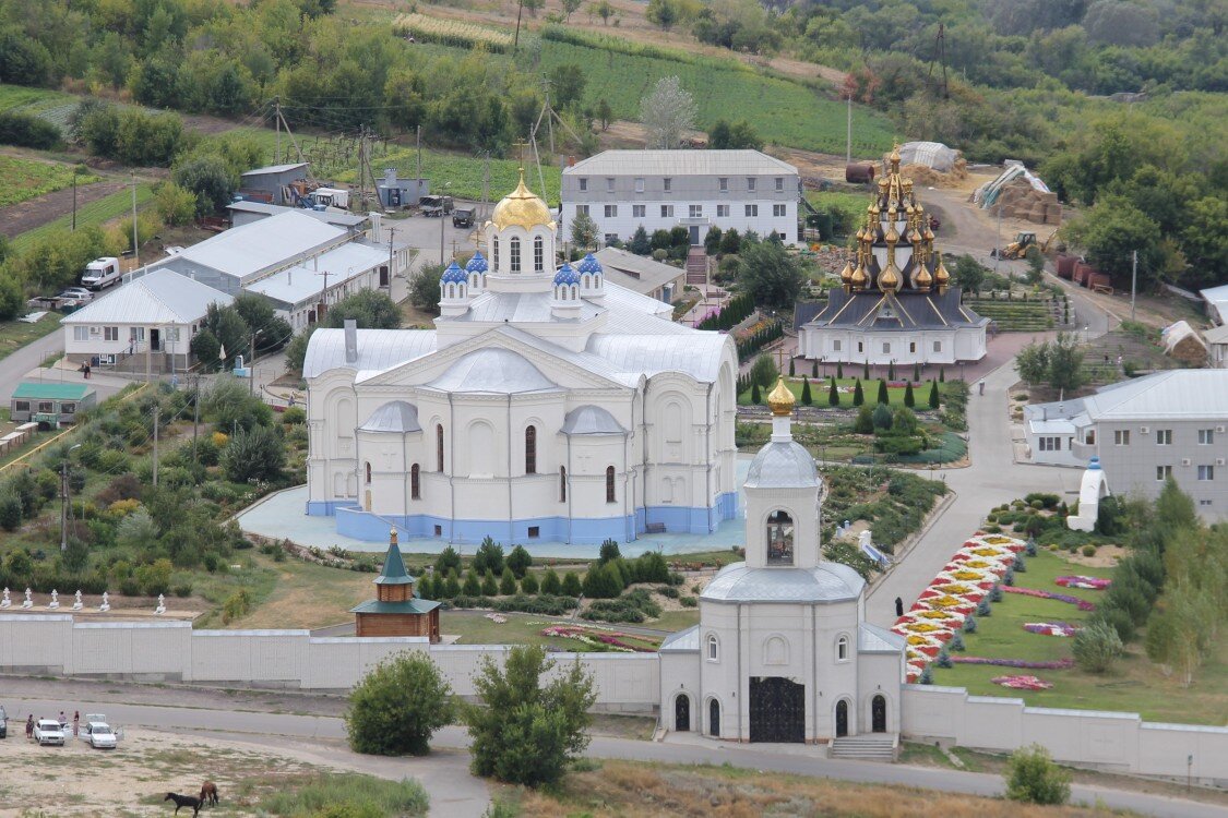 Храм с 33 куполами город Серафимович