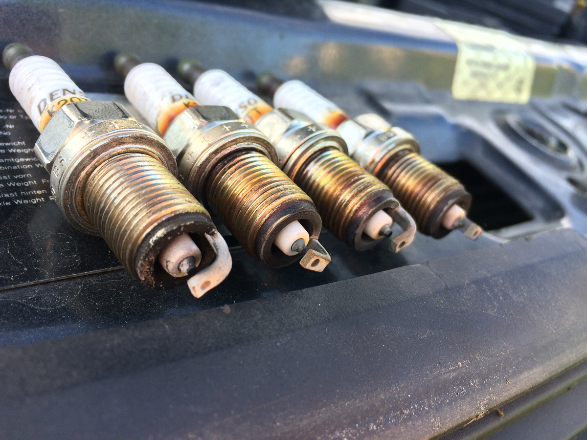 могут ли свечи высохнуть сами. инжекторные свечи и карбюраторные свечи. как просушить свечи зажигания. зазор свечей мерс 190. свечи зажигания зил 131.