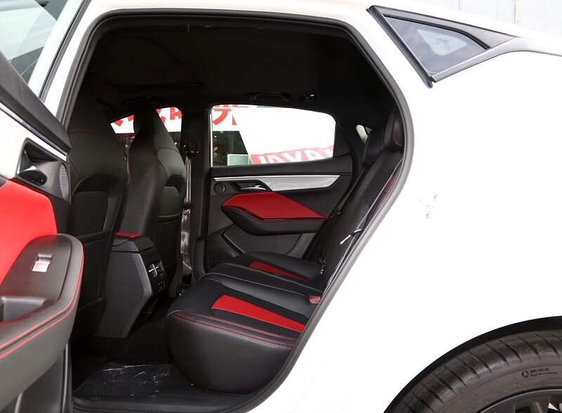 Обзор нового лифтбека "Москвич". Он больше Октавии и дешевле Рапида ...