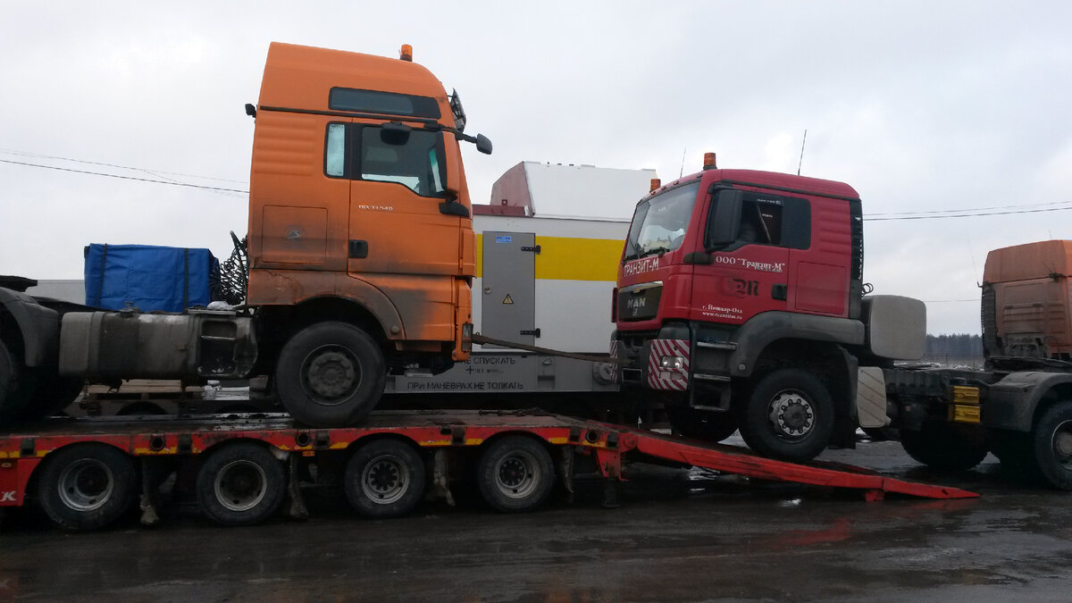 Два МАНа. Фото из семейного архива.