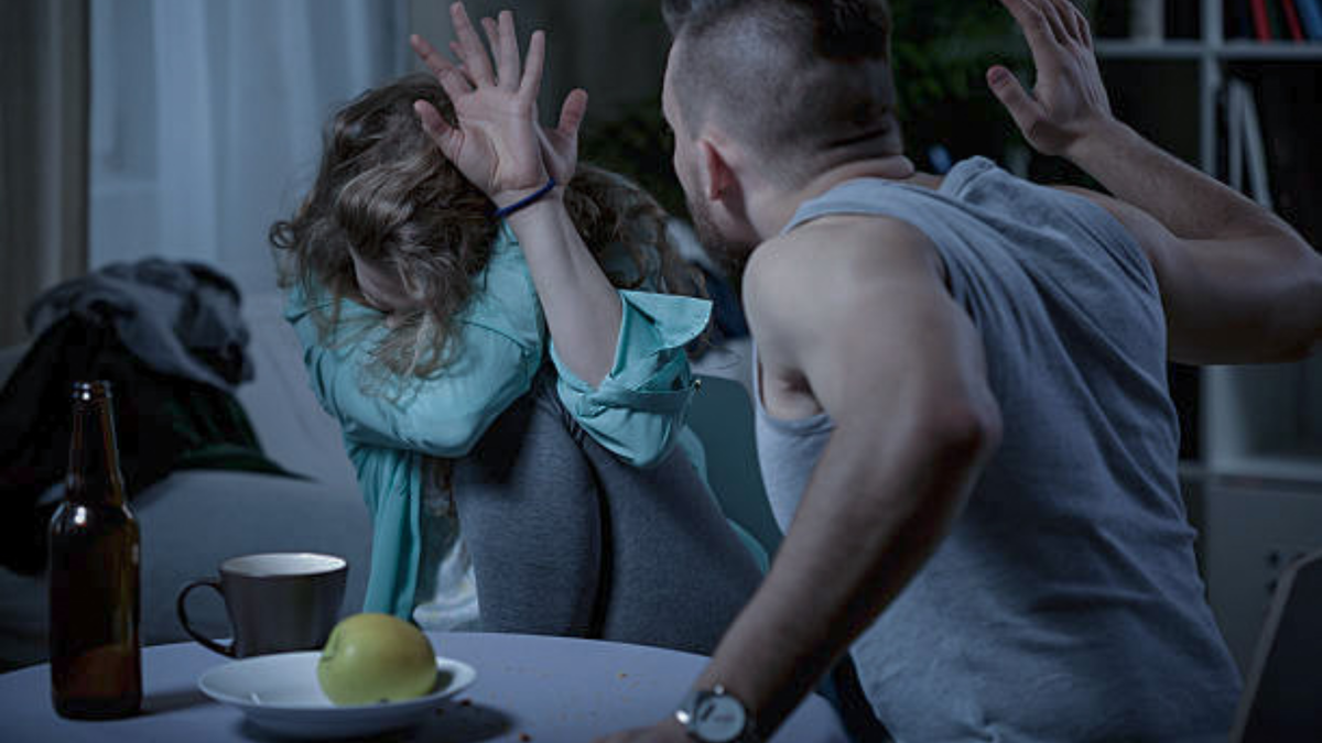 Семейно-бытовые конфликты. Драка в семье. Драка в казахстанской школе. Драка в семье. Супружеские конфликты.