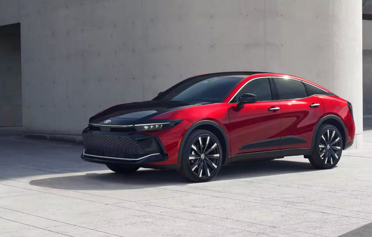 Toyota Crown 2023 года. Здесь и далее в статье использованы изображение компании Toyota Motor Sales, U.S.A., Inc. 