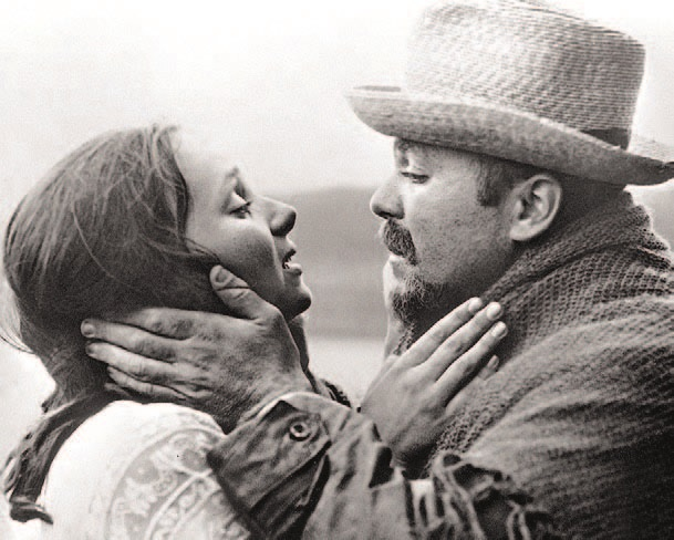 Евгения Глушенко и Александр Калягин в фильме «Неоконченная пьеса для механического пианино»