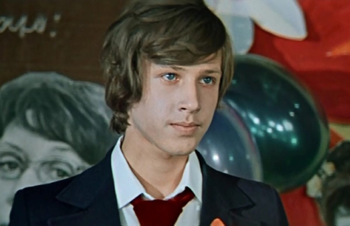    На своём выпускном Дмитрий Харатьян пел те же песни, что и его герой в фильме Ольга Севрюгина