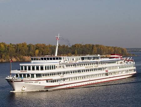 Теплоход "Константин Федин"