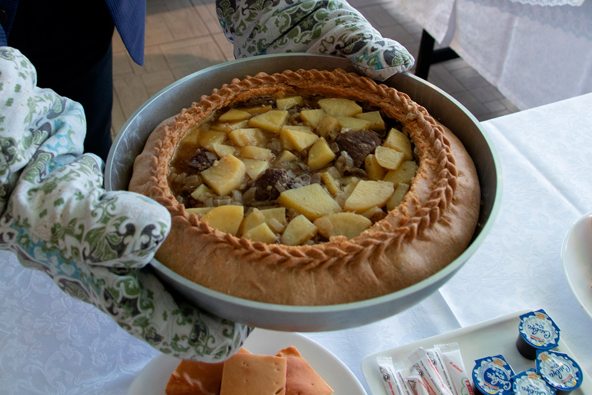 Татарское национальное блюдо из риса. Татарская кухня бэлиш. Бэлеш татарское национальное блюдо. Татарский пирог балиш. Бялеш Татарская кухня.