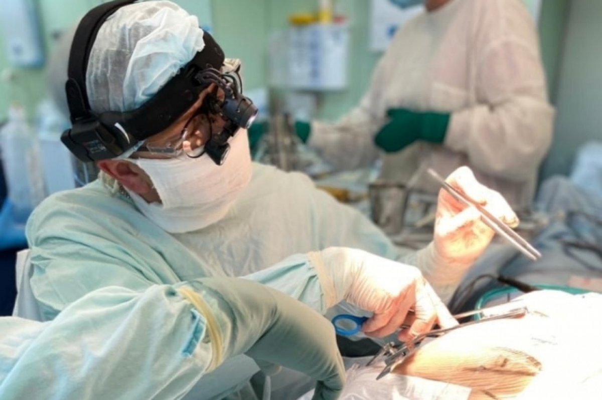    Профессор ЧГМА и травматолог региона провели пять операций в Кранокаменске