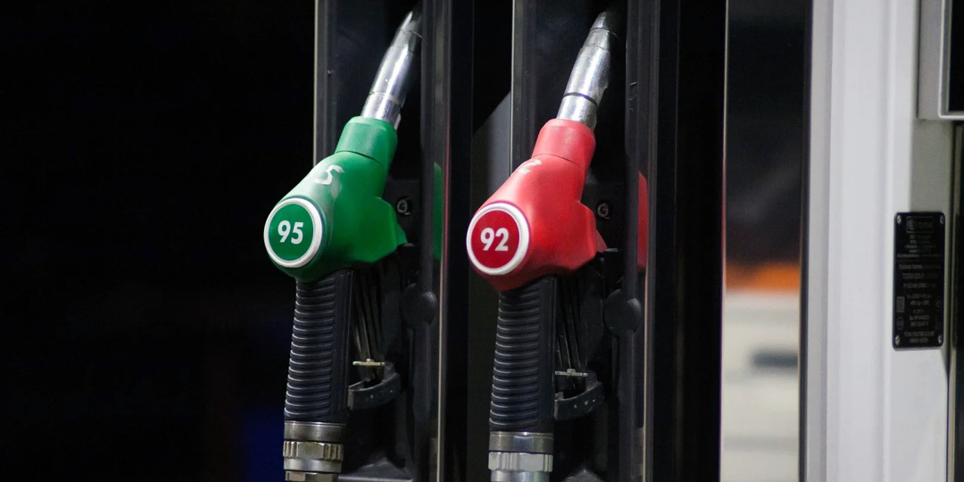 Зачем водители специально смешивают бензины АИ-92 и АИ-95, и что это даёт