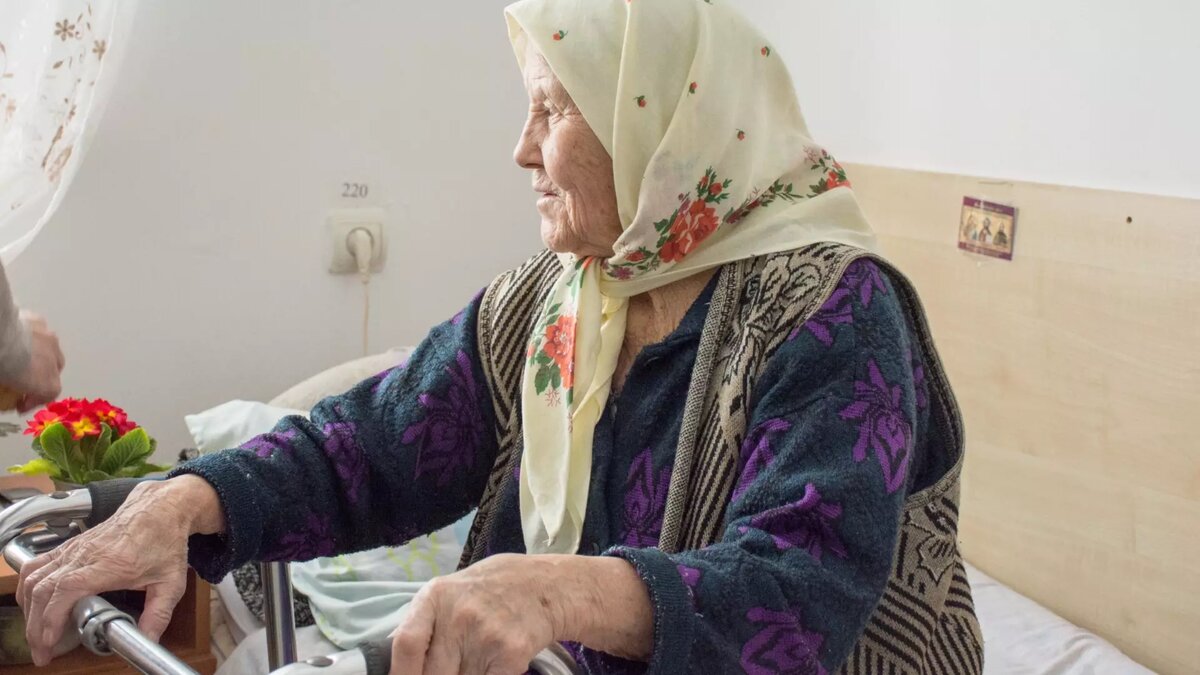     В этом году 55 казанцев отпразднуют 100 и более лет. В числе долгожителей больше женщин — 51 человек. Об этом на деловом понедельнике сообщила заместитель руководителя исполкома города Гузель Сагитова.