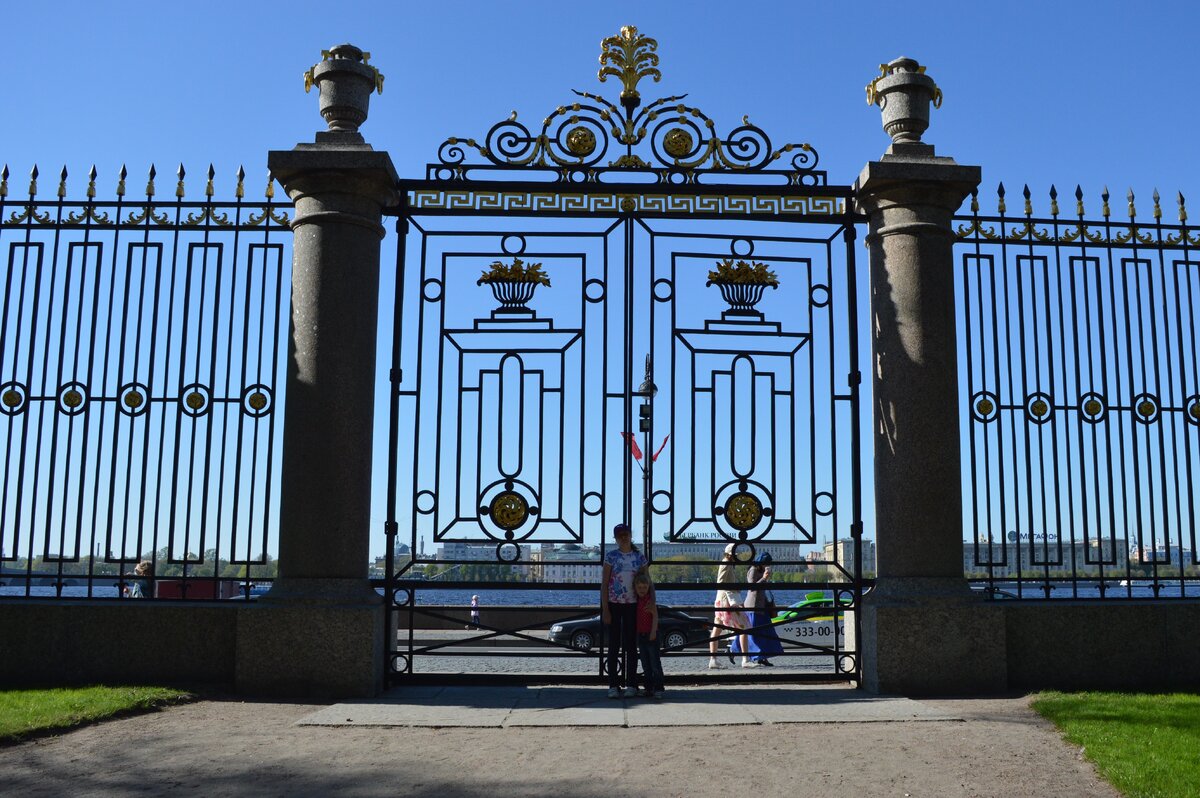 Ворота со стороны Невы