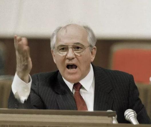 Генеральный секретарь ЦК КПСС Михаил Горбачев выступает на I съезде народных депутатов. Источник: РИА Новости.