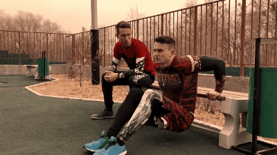 2-3 подхода по 15-20 повторений.