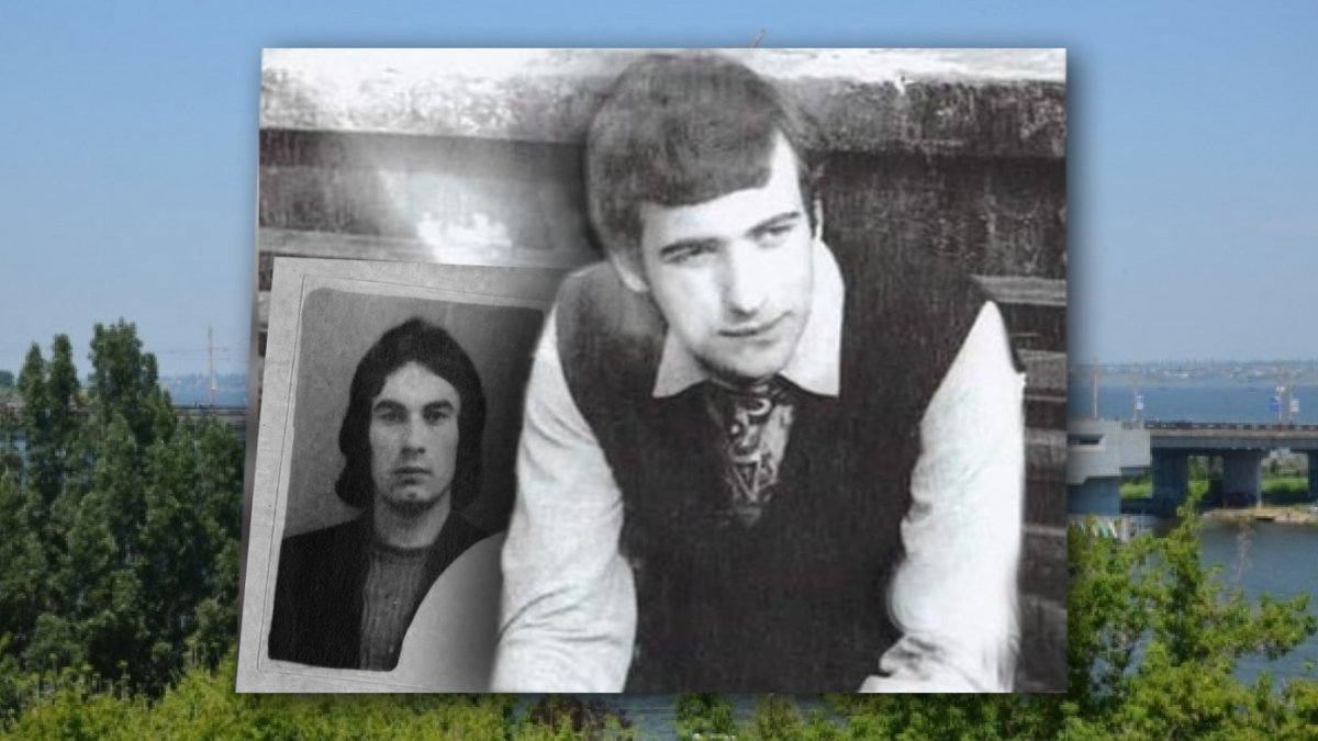 Крутой и Серов на трамвайной остановке в Николаеве. В молодости.