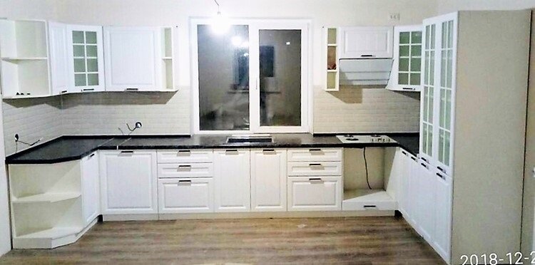 Большая кухня в стиле Неоклассика