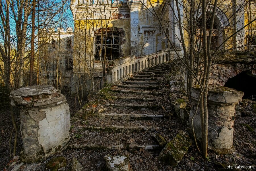 Заброшенная усадьба картина