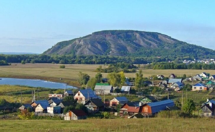 Башкирия. Гора Куштау.   Недалеко от нее находилась деревня, где родилась Екатерина Сабельникова и её сестры.
