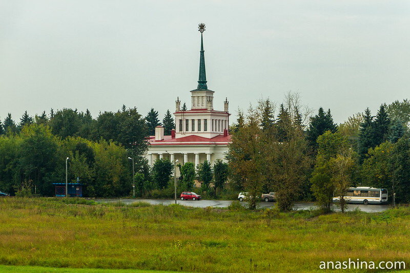 Железнодорожный вокзал в Горках Ленинских
