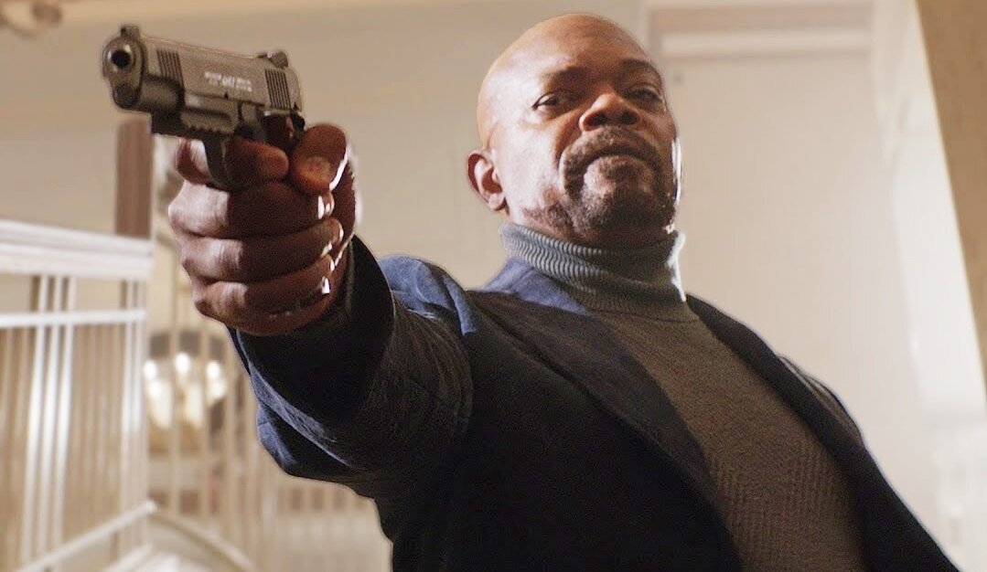 70 долбаных лет мужику, а каков молодец! Хоть сейчас бери его и снимай сиквел "Криминального чтива" !