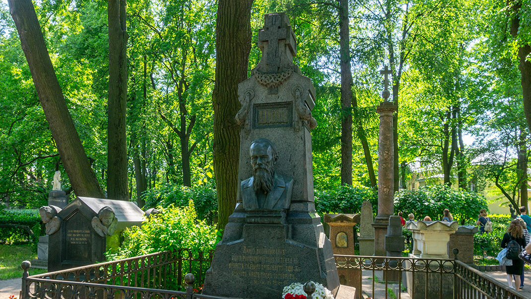 Могила достоевского в александро невской лавре фото