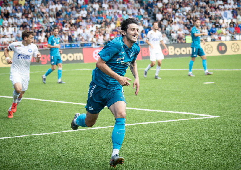 Нападающий "Зенита" Сердар Азмун после гола в ворота "Оренбурга"