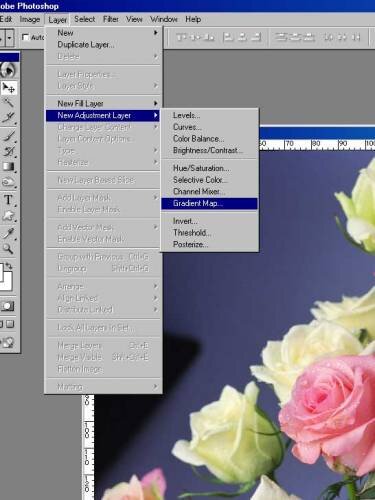 
Layer-New Adjustment layer – Gradient Map… (Слои - Новый корректирующий слой - Карта градиента...)  Кстати, в разных версиях русского Фотошопа команды могут переводиться по-разному.