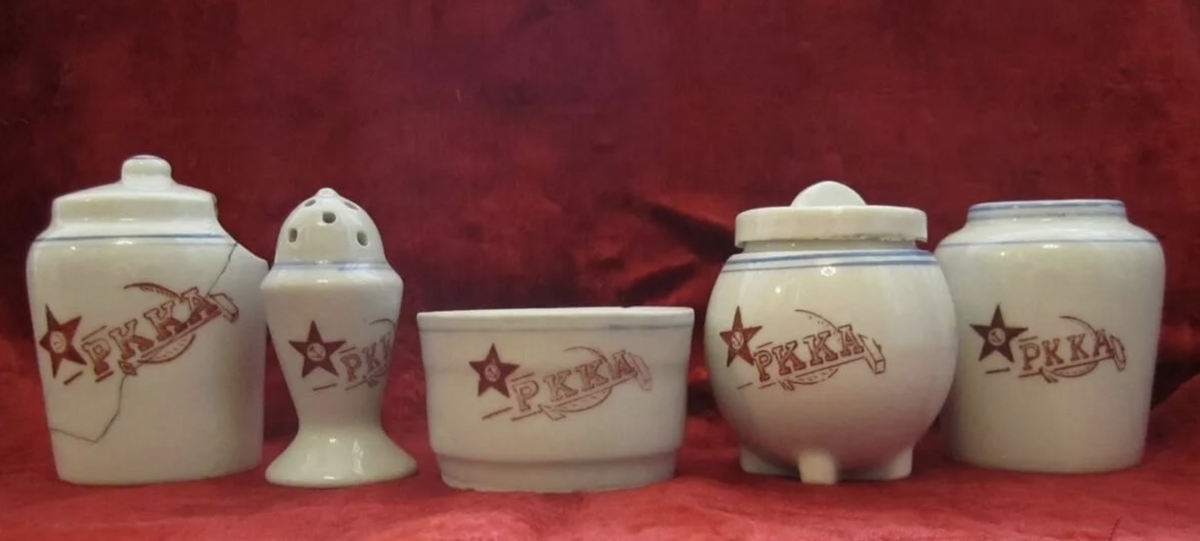 В моём предыдущем посте я подробно рассказал вам о том, за какие деньги сегодня можно купить старые советские изделия из хрусталя, коих на блошиных рынках огромное множество.-6