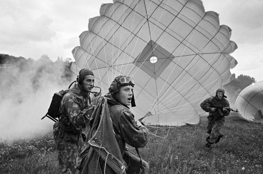 https://de.sputniknews.com/bilder/20160727311775880-russland-fallschirmsport-bilder/