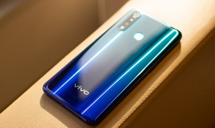 Vivo Z1 Pro, Phone Battle