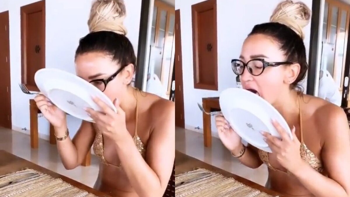 Облизала тарелку. Облизала тарелку. Облизала тарелку. Девушка с пустой тарелкой. Слизал с тарелки.