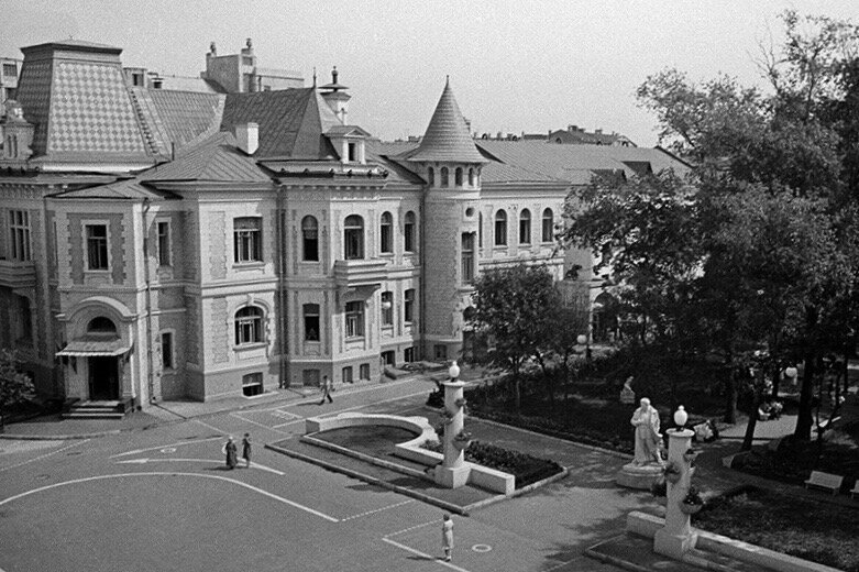 Фото 1936 г., автор — Цукнер. Главархив Москвы.